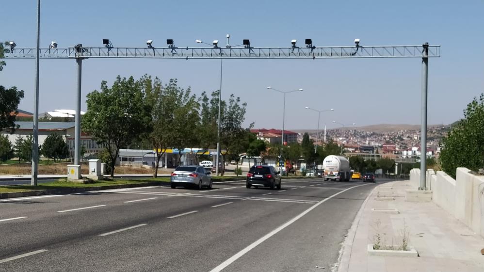 Trafikte Yeni Dönem: Yeni Hız İhlali Tespit Sistemleri Devreye Alınıyor Türkiye genelinde, şehirlerarası karayollarında