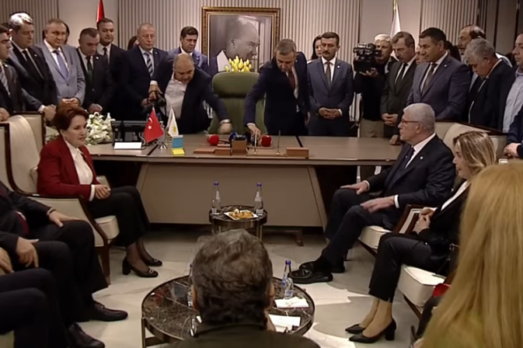 Parti genel merkezinde gerçekleşen