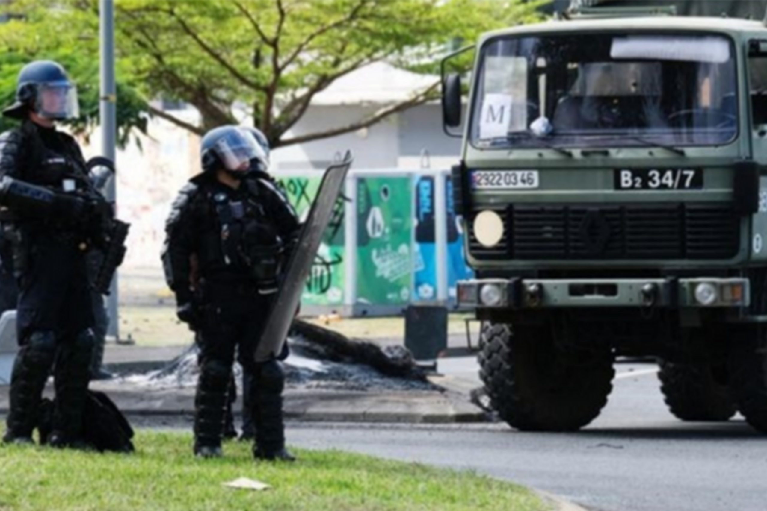 Paris’e Karşı Yapılan Ayaklanmada Uzlaşma Sağlandı Fransa’nın denizaşırı toprağı Yeni