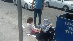 Dilencilik Yapan İki Kişi Yakalandı: Koltuk Değneğinden 7 Bin Lira Çıktı