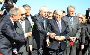 Kılıçdaroğlu, Bülent Ecevit’in Kabrini Ziyaret Etti