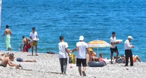 Sahillerdeki Seyyar Satıcılar Sağlığı Tehdit Ediyor