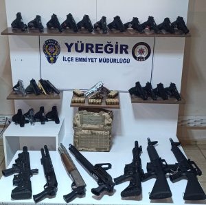 Adana’da Büyük Operasyon:Çok Sayıda Silaha El Konuldu
