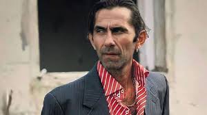 Ünlü Oyuncu Peker Açıkalın Beyin Kanaması Geçirdi: Konuşma Yetisini Kaybetti