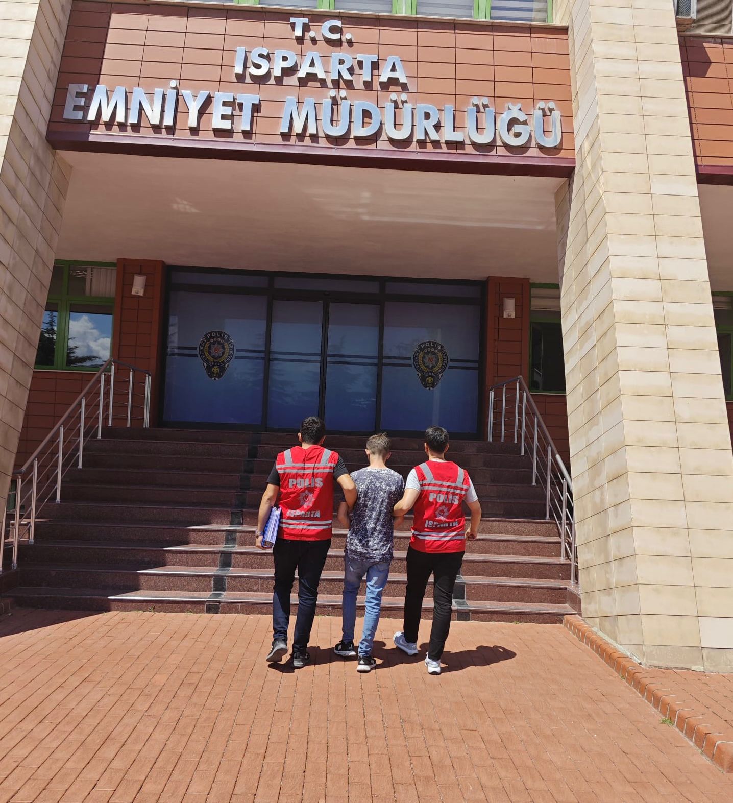Çeşitli Suçlardan Aranan 122 Şahıs Yakalandı Isparta Asayiş Şube Müdürlüğü