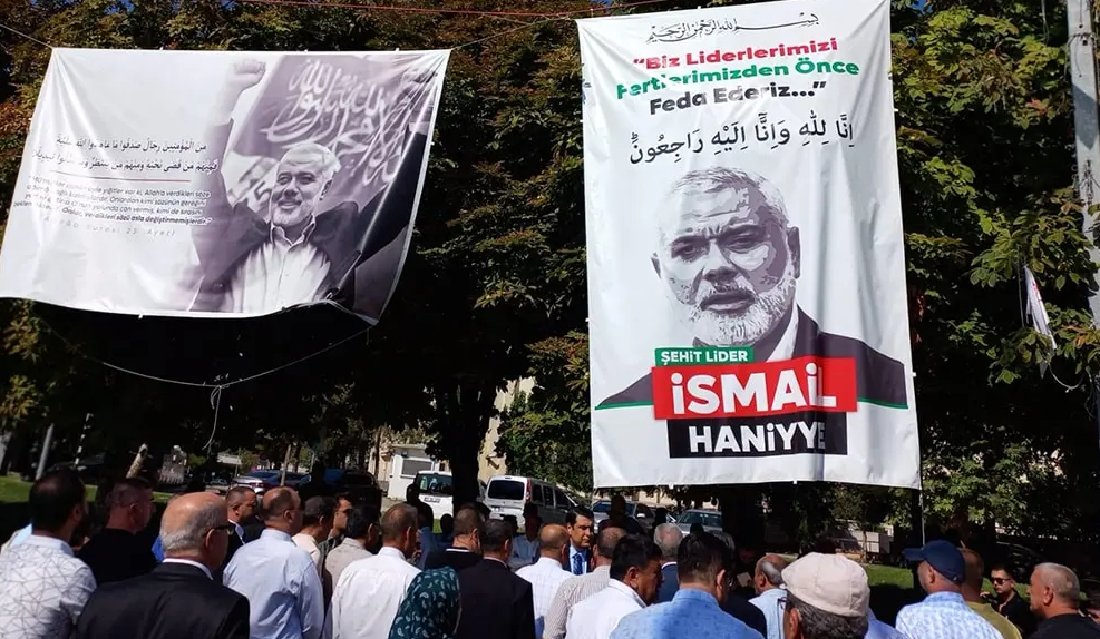 Gaziantep’te 30 Ağustos Törenleri Öncesi Pankart Krizi Gaziantep’te, 30 Ağustos Zafer