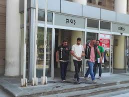 Kuşadası’nda Kargo Yoluyla Uyuşturucu Sevkiyatı Engellendi: 2 Gözaltı