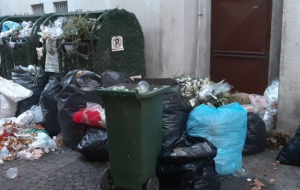 Kapalı Çarşı’da Altın Çöp Arabasına Atıldı