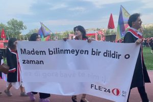 ODTÜ Mezuniyetinde Açılan Kürtçe Pankart Tepki Çekti