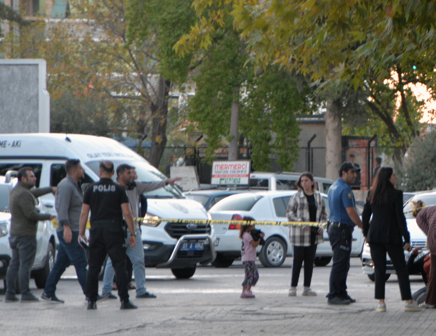 Mezarlıkta Anne ve İki Kızına Silahlı Saldırı