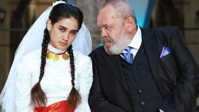 "Hayat Devam Ediyor" dizisiyle tanınan