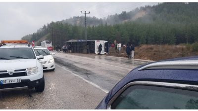 Isparta-Antalya karayolunda etkili olan yağış