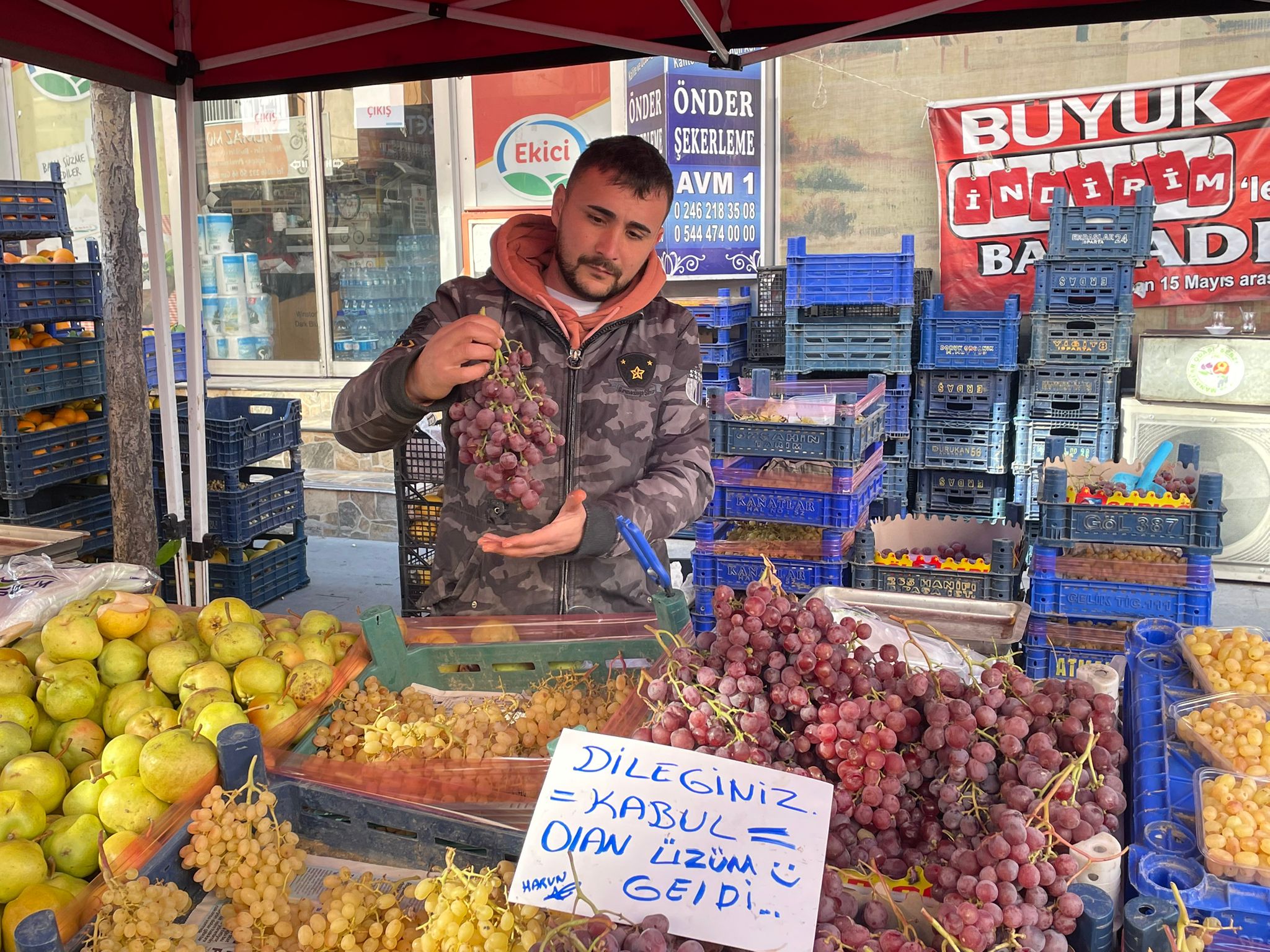 12 Üzüm Yeme Ritüeli: Yeni Yıla Mutlulukla Başlamanın Geleneksel Yolu