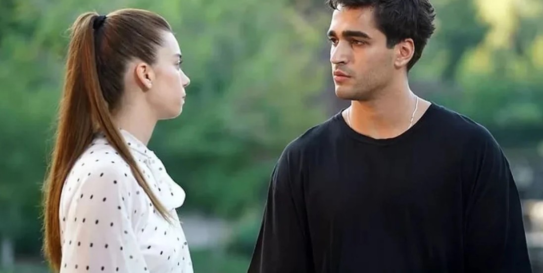 Afra Saraçoğlu ve Mert