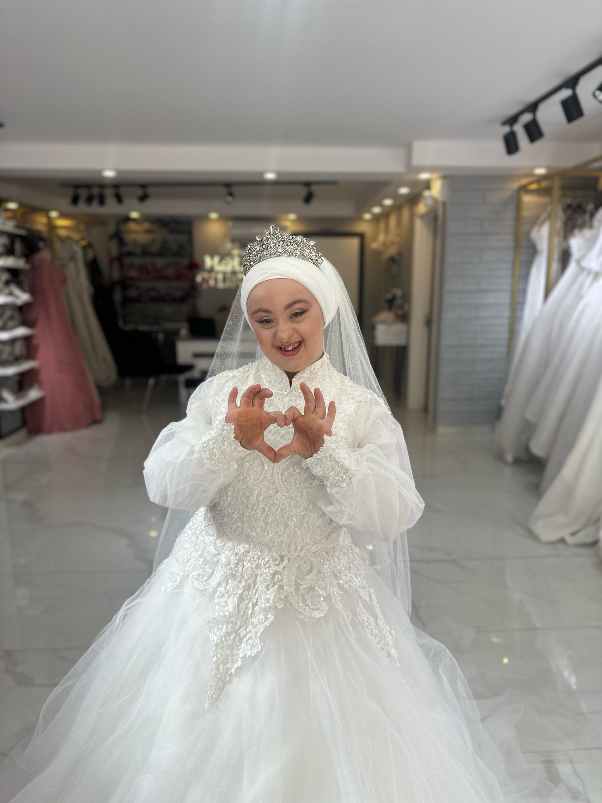 Down Sendromlu Rabia’nın Gelinlik Hayali Gerçek Oldu