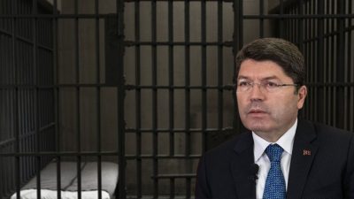 Adalet Bakanı Yılmaz Tunç, kamuoyunda