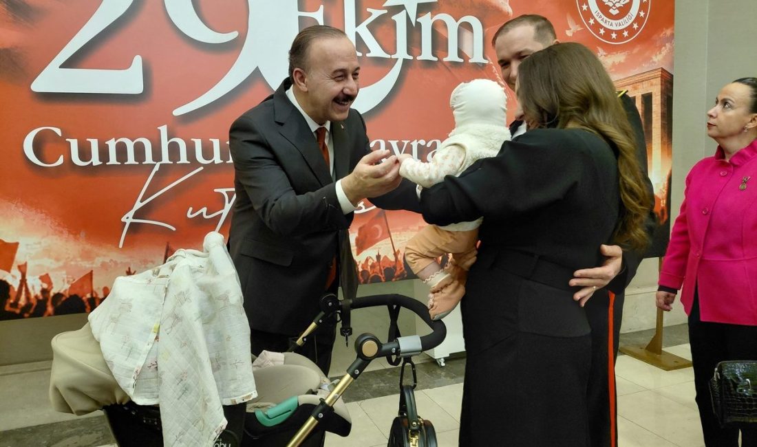 Isparta’da Cumhuriyet Coşkusu Ebru Yaşar’la Taçlandı Isparta’da 29 Ekim Cumhuriyet
